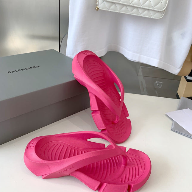 THONG SANDALS IN CABARET PINK RUBBER