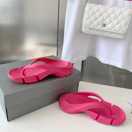 THONG SANDALS IN CABARET PINK RUBBER