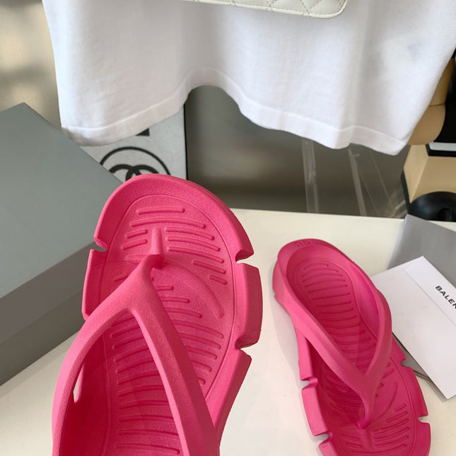 THONG SANDALS IN CABARET PINK RUBBER