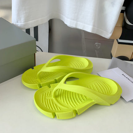 THONG SANDALS IN VOLT GREEN RUBBER