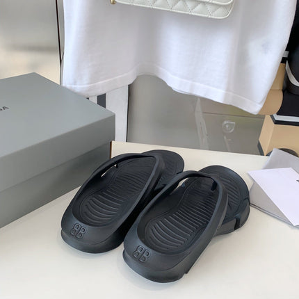 THONG SANDALS IN BLACK RUBBER