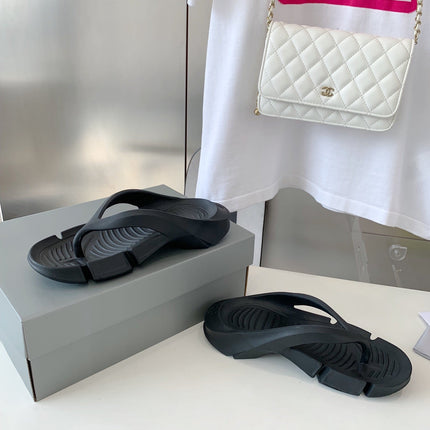 THONG SANDALS IN BLACK RUBBER