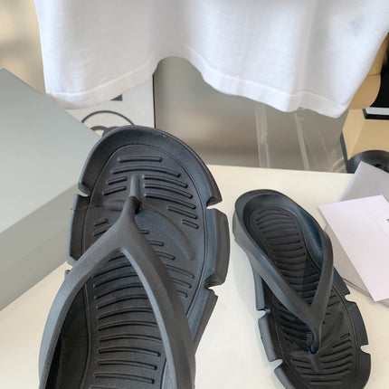 THONG SANDALS IN BLACK RUBBER