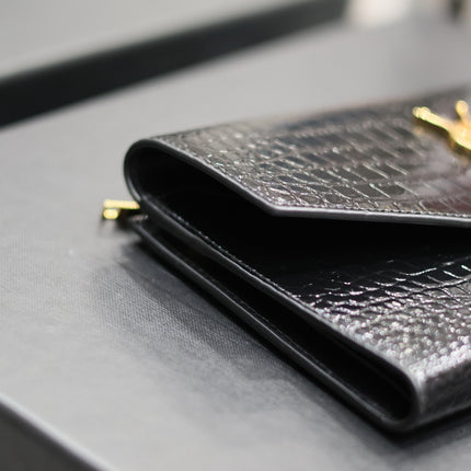 UPTOWN WALLET 21 IN BLACK CROCODILE PATTERN CALFSKIN GOLD LOGO