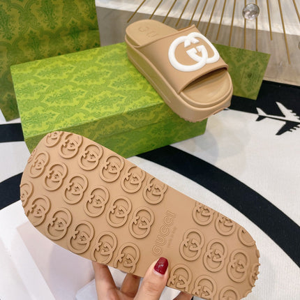INTERLOCKING G SLIDE SANDAL IN TORTILLA BROWN IMPORTED TPU