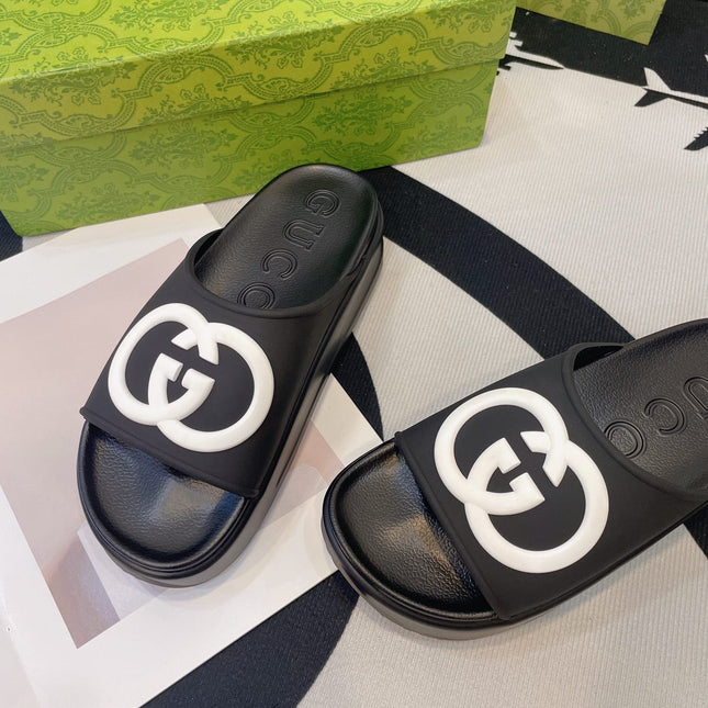 INTERLOCKING G SLIDE SANDAL IN BLACK IMPORTED TPU