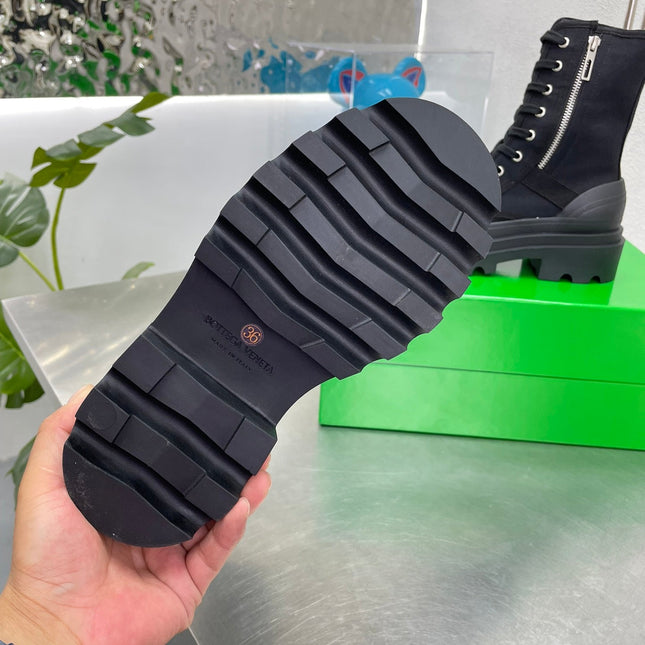 RIBBON BOMBER LACE-UP BOOTS IN BLACK CANVAS