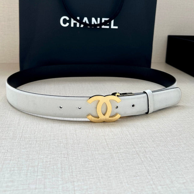 CC 30MM BELT IN WHITE AND BLACK CALFSKIN WITH GOLD HARDWARE