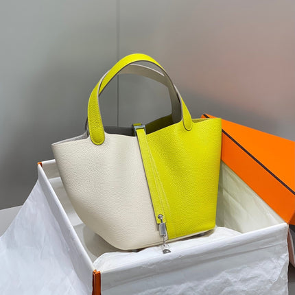 HM PICOTIN LOCK 22 WHITE AND CHARTREUSE CALFSKIN