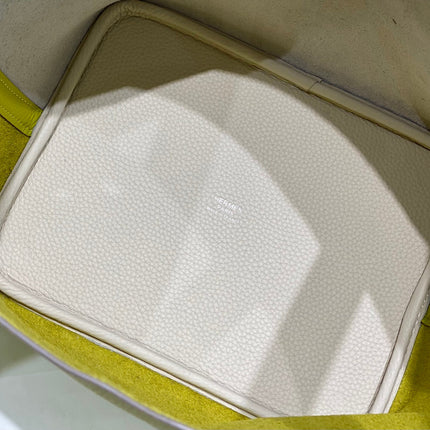 HM PICOTIN LOCK 22 WHITE AND CHARTREUSE CALFSKIN