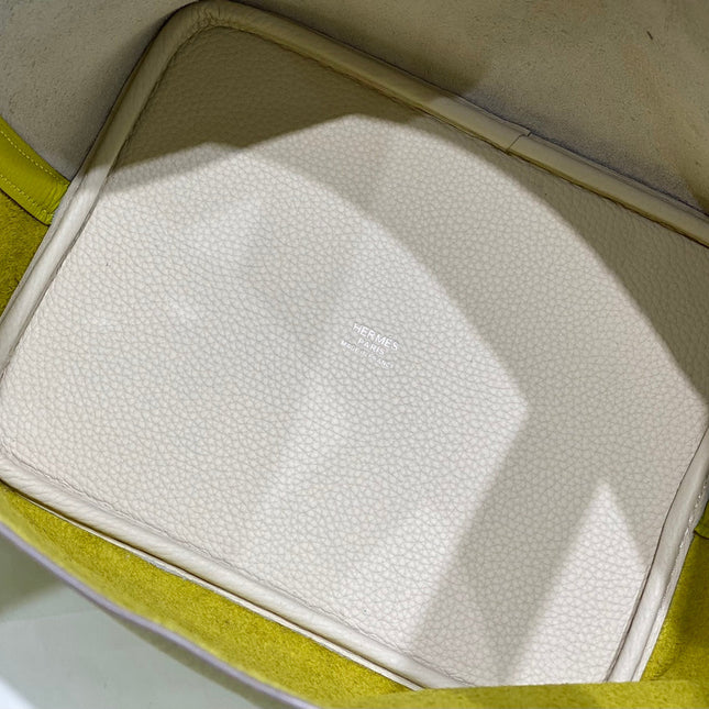 HM PICOTIN LOCK 22 WHITE AND CHARTREUSE CALFSKIN