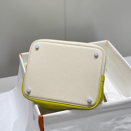 HM PICOTIN LOCK 22 WHITE AND CHARTREUSE CALFSKIN