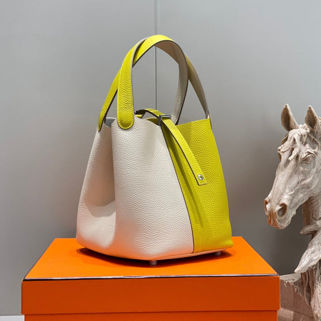 HM PICOTIN LOCK 22 WHITE AND CHARTREUSE CALFSKIN