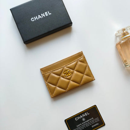 CC CARD HOLDER 11.2 AMBER GRAINED CALFSKIN GOLD ICON