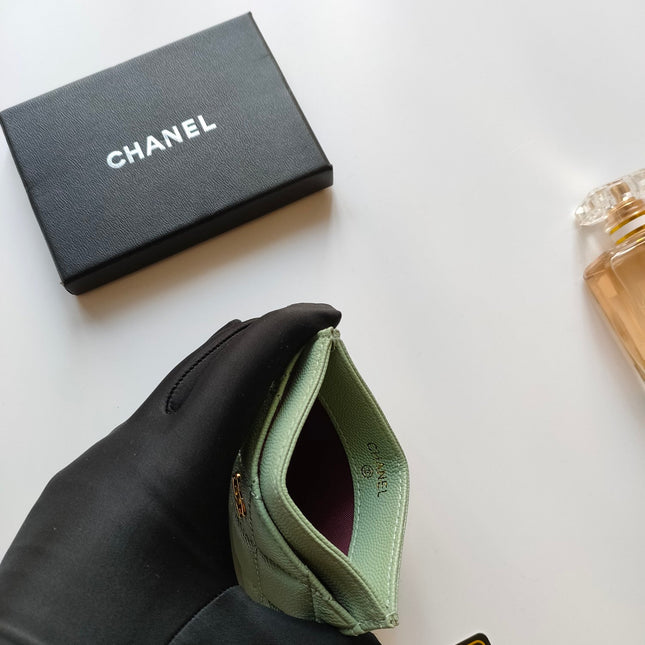 CC CARD HOLDER 11.2 LIGHT GRREN GRAINED CALFSKIN GOLD ICON