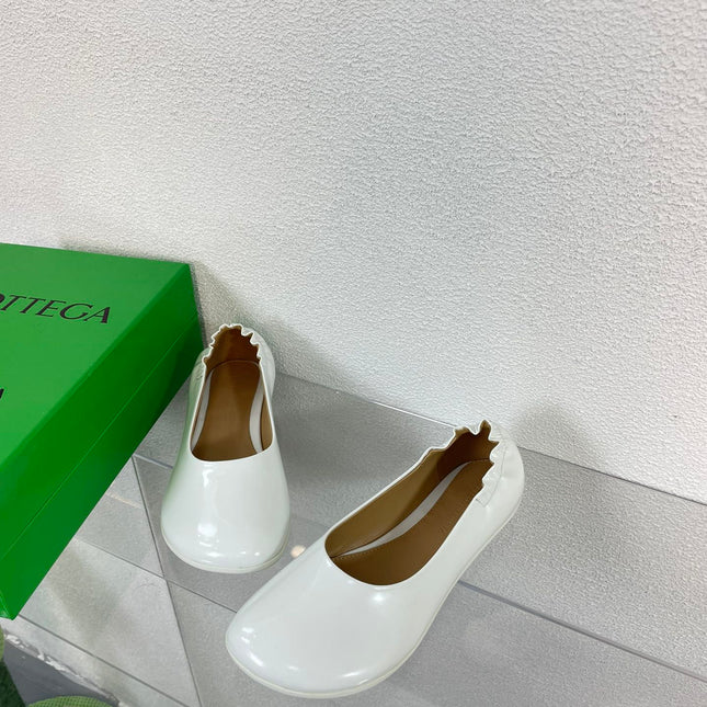 ATOMIC BALLERINA FLAT IN WHITE CALFSKIN