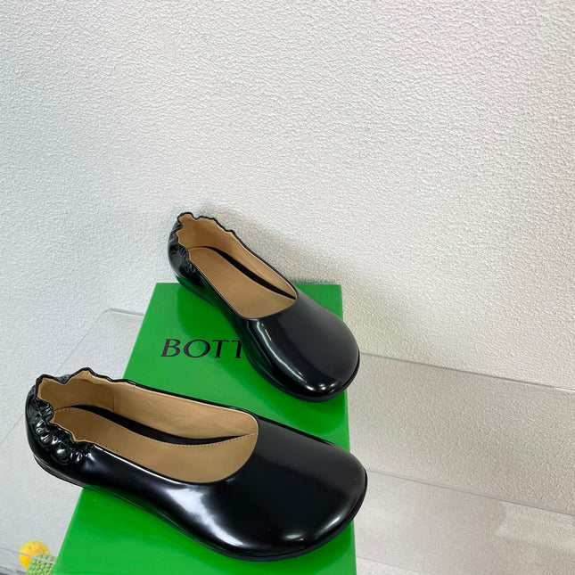 ATOMIC BALLERINA FLAT IN BLACK CALFSKIN