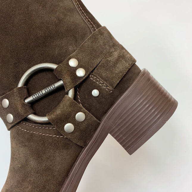 THICK-SOLED METAL BUCKLE BOOTS IN CHOCOLATE BROWN SUEDE