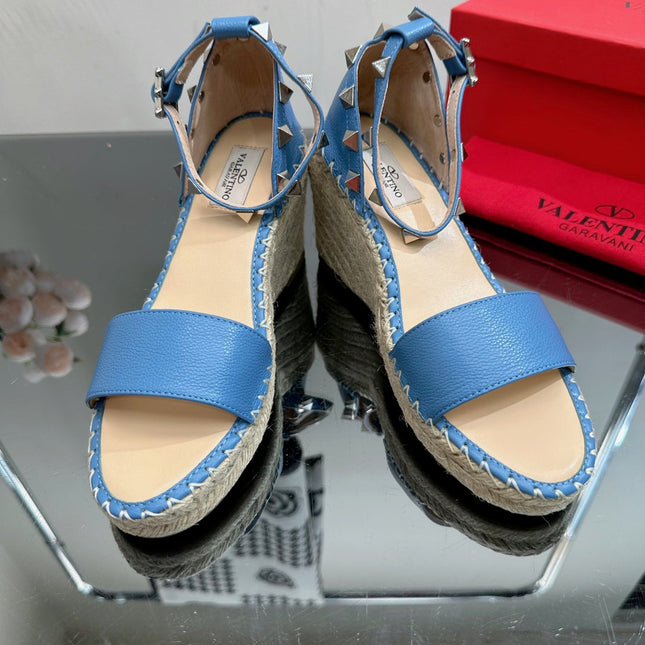 ROCKSTUD WEDGE 85 MM IN ROYAL BLUE  CALFSKIN