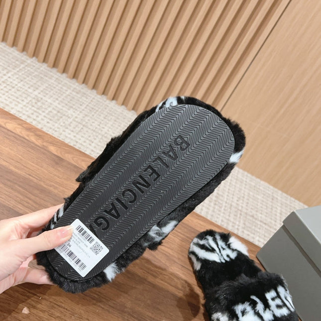 LAMB WOOL SLIPPER BLACK AND WHITE