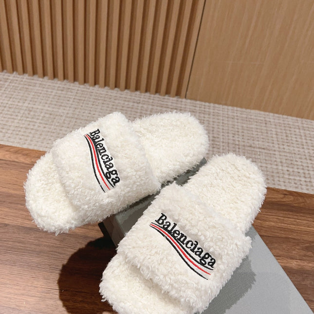 FURRY SLIDES IN WHITE CURLY SHEARLING