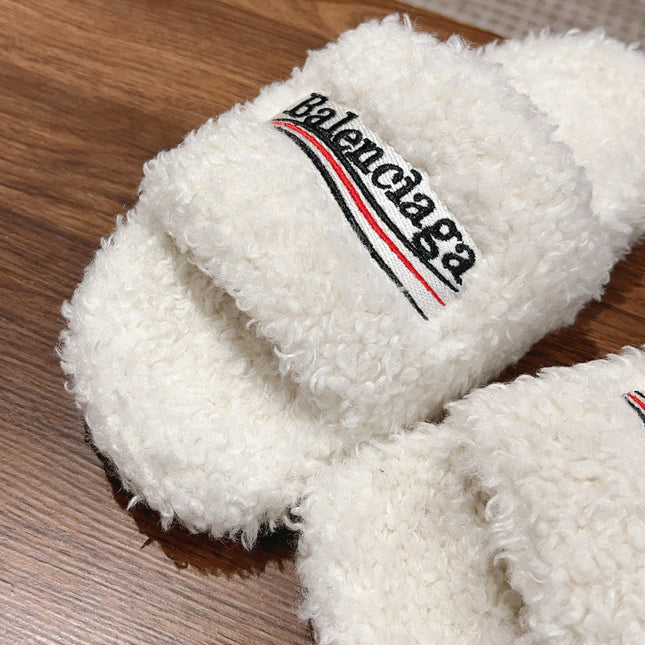 FURRY SLIDES IN WHITE CURLY SHEARLING