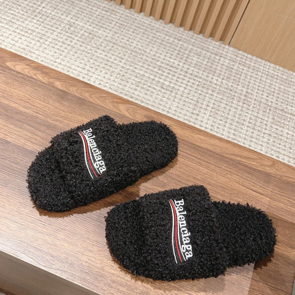 FURRY SLIDES IN BLACK CURLY SHEARLING