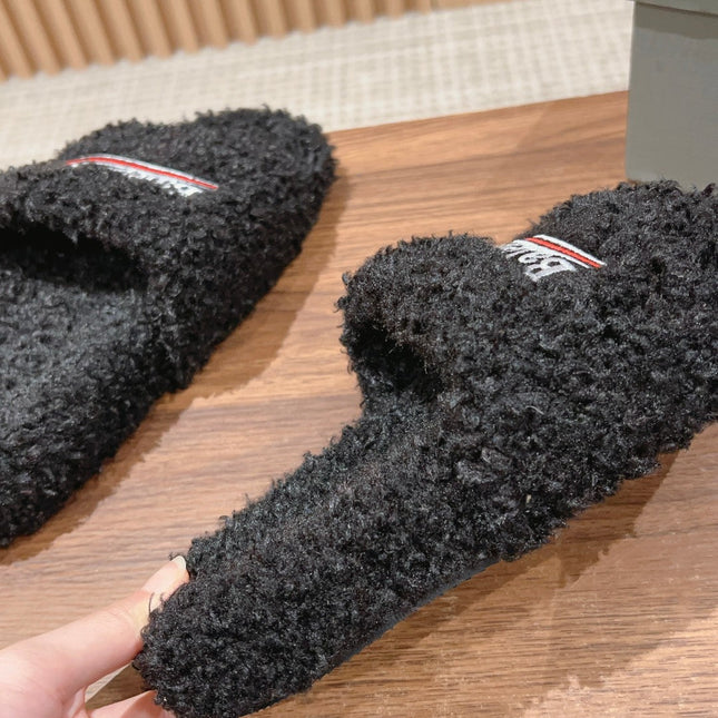 FURRY SLIDES IN BLACK CURLY SHEARLING