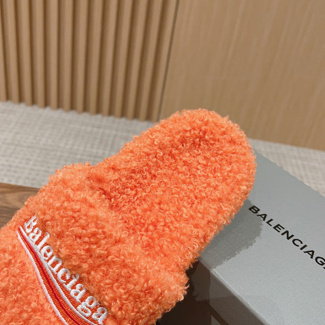 FURRY SLIDES IN ORANGE CURLY SHEARLING