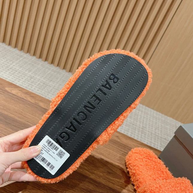 FURRY SLIDES IN ORANGE CURLY SHEARLING