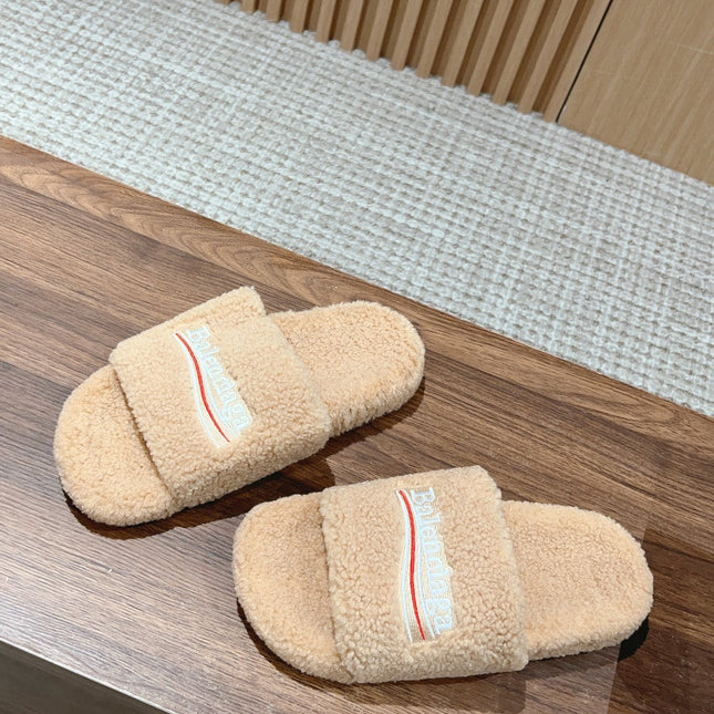 FURRY SLIDES IN BEIGE CURLY SHEARLING