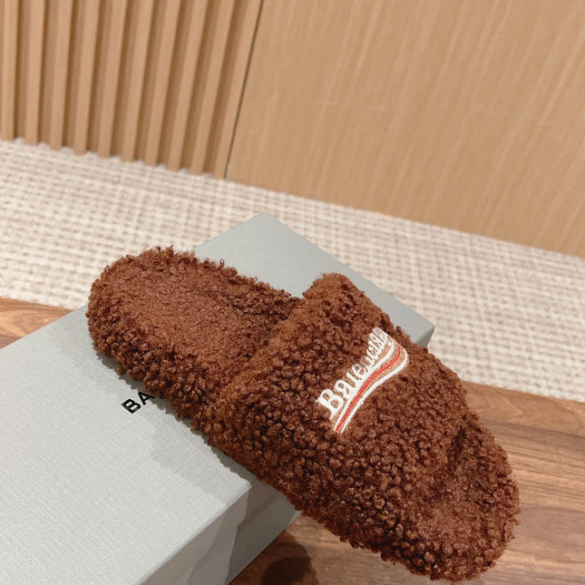 FURRY SLIDES IN BROWN CURLY SHEARLING