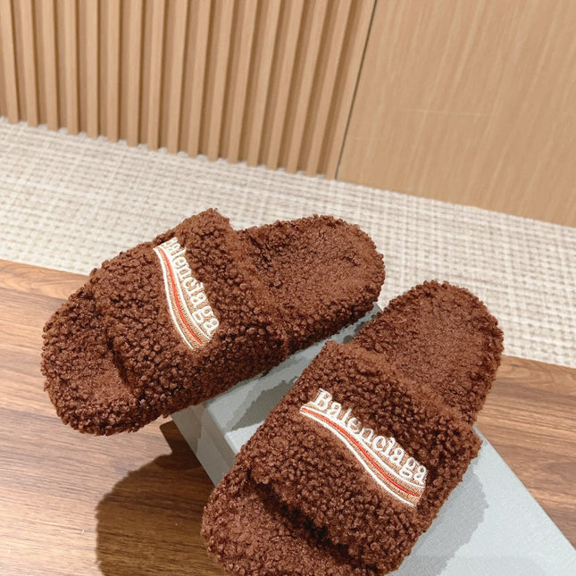 FURRY SLIDES IN BROWN CURLY SHEARLING