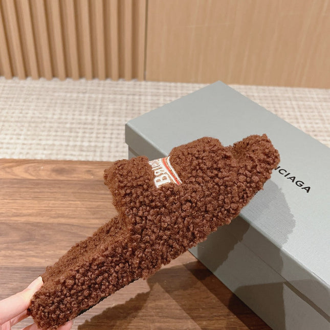 FURRY SLIDES IN BROWN CURLY SHEARLING