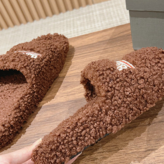 FURRY SLIDES IN BROWN CURLY SHEARLING