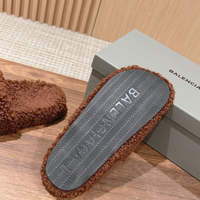 FURRY SLIDES IN BROWN CURLY SHEARLING