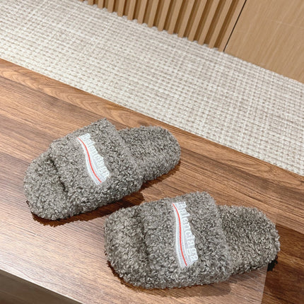 FURRY SLIDES IN GRAY CURLY SHEARLING