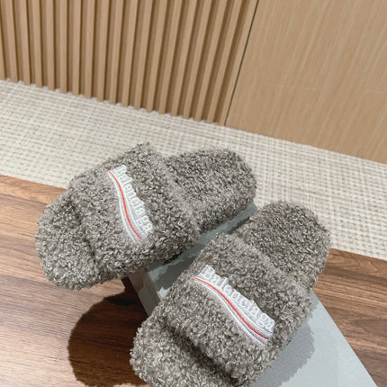 FURRY SLIDES IN GRAY CURLY SHEARLING