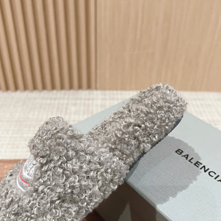 FURRY SLIDES IN GRAY CURLY SHEARLING