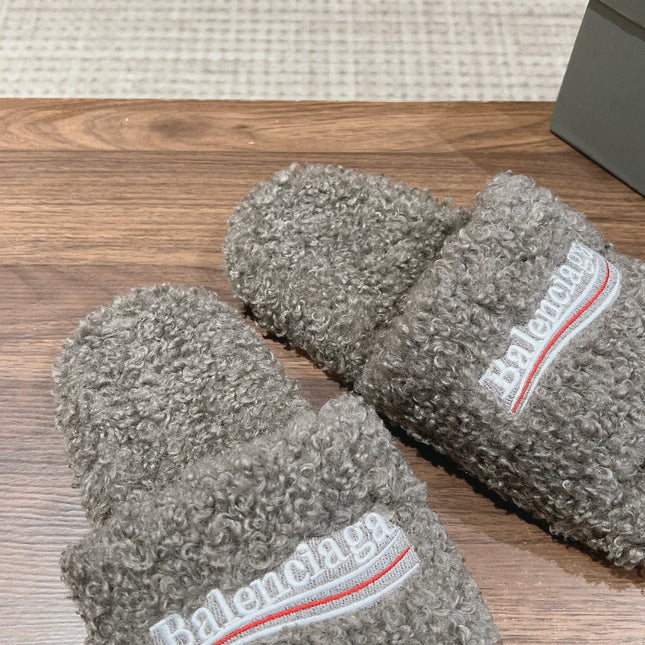FURRY SLIDES IN GRAY CURLY SHEARLING