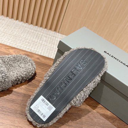 FURRY SLIDES IN GRAY CURLY SHEARLING