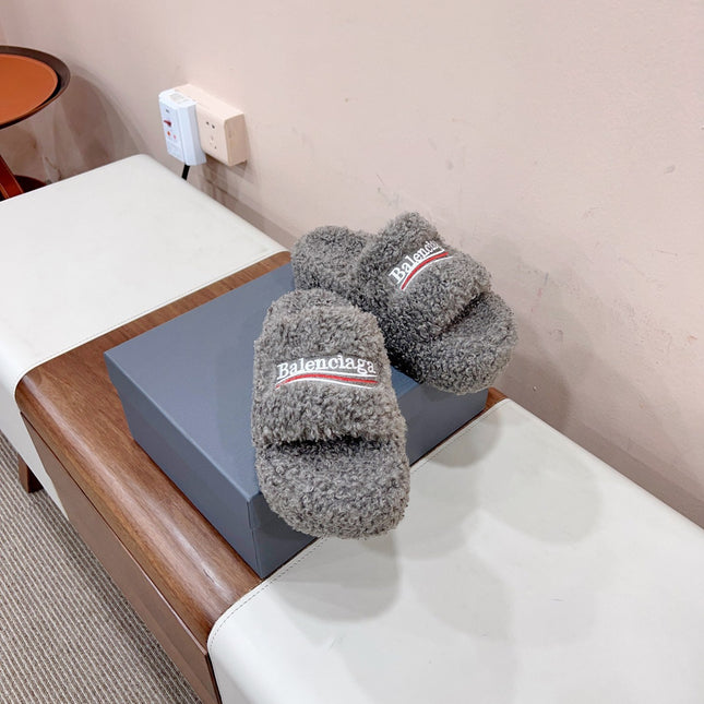 THICK-SOLED SLIPPERS IN GRAY WOOL