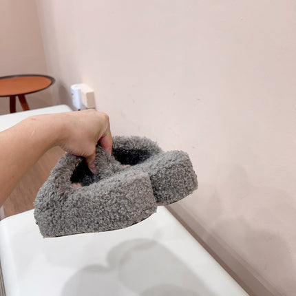 THICK-SOLED SLIPPERS IN GRAY WOOL