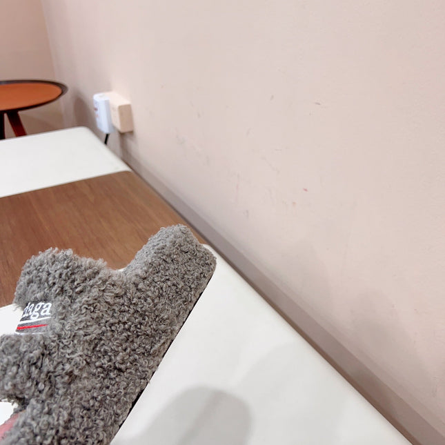 THICK-SOLED SLIPPERS IN GRAY WOOL