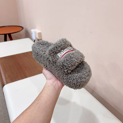 THICK-SOLED SLIPPERS IN GRAY WOOL