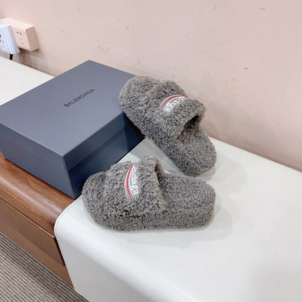 THICK-SOLED SLIPPERS IN GRAY WOOL