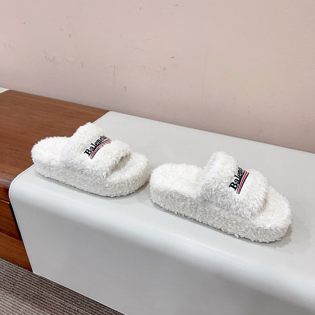 THICK-SOLED SLIPPERS IN WHITE WOOL