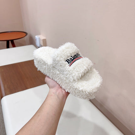 THICK-SOLED SLIPPERS IN WHITE WOOL