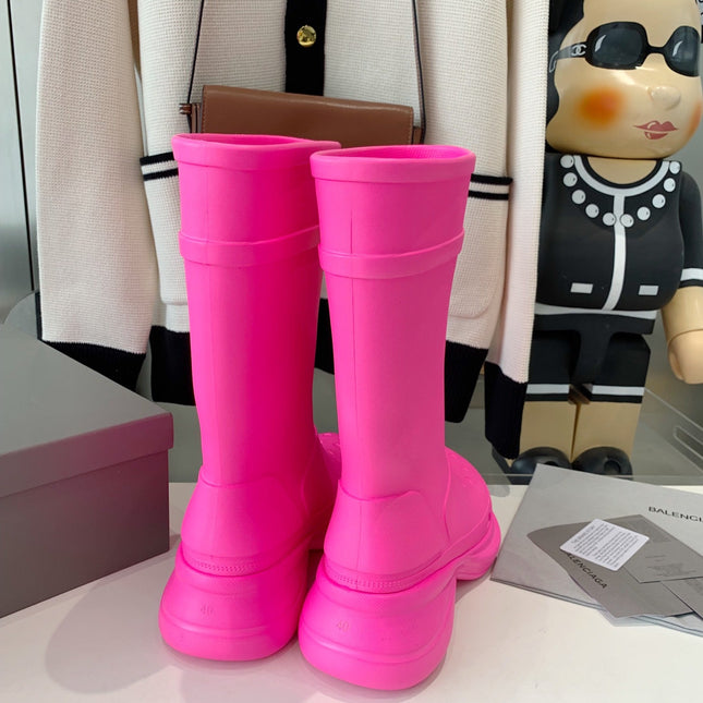 CROCS BOOTS IN BRIGHT PINK RUBBER