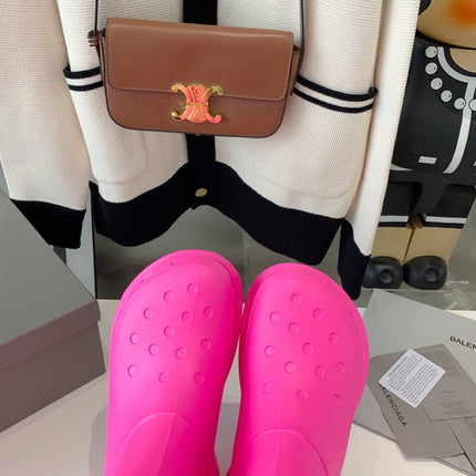 CROCS BOOTS IN BRIGHT PINK RUBBER
